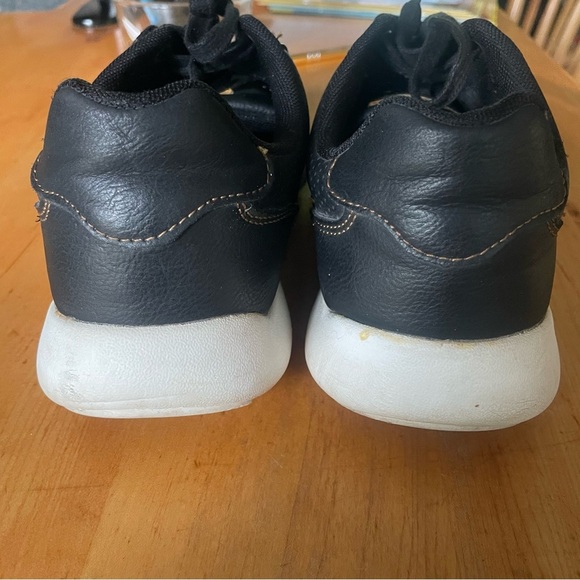 Levi’s men’s Black Leather lace up Sneakers size 10 - Picture 3 of 8